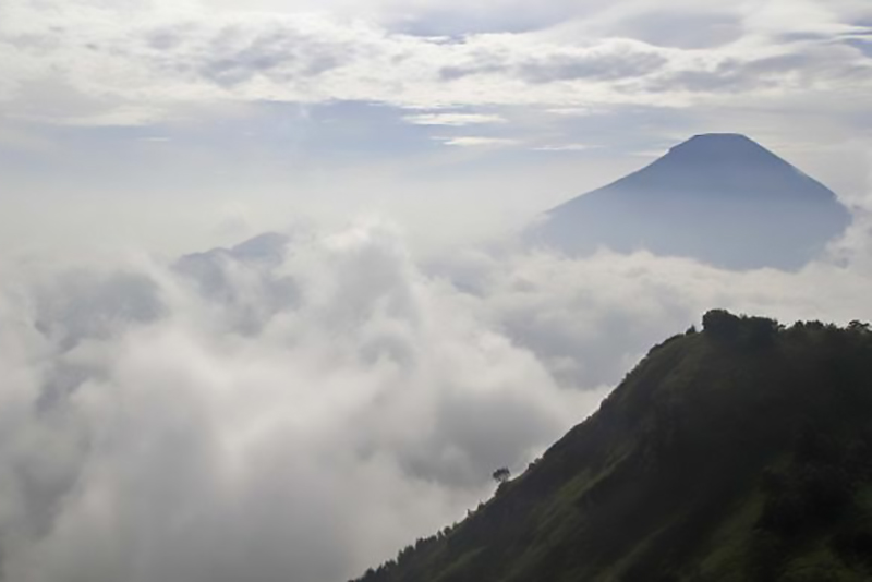 Puncak Gunung Pakuwojo, Dieng, Wonosobo
